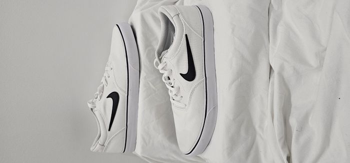 Baskets blanches Nike SB Chron 2 CNVS taille 44.5