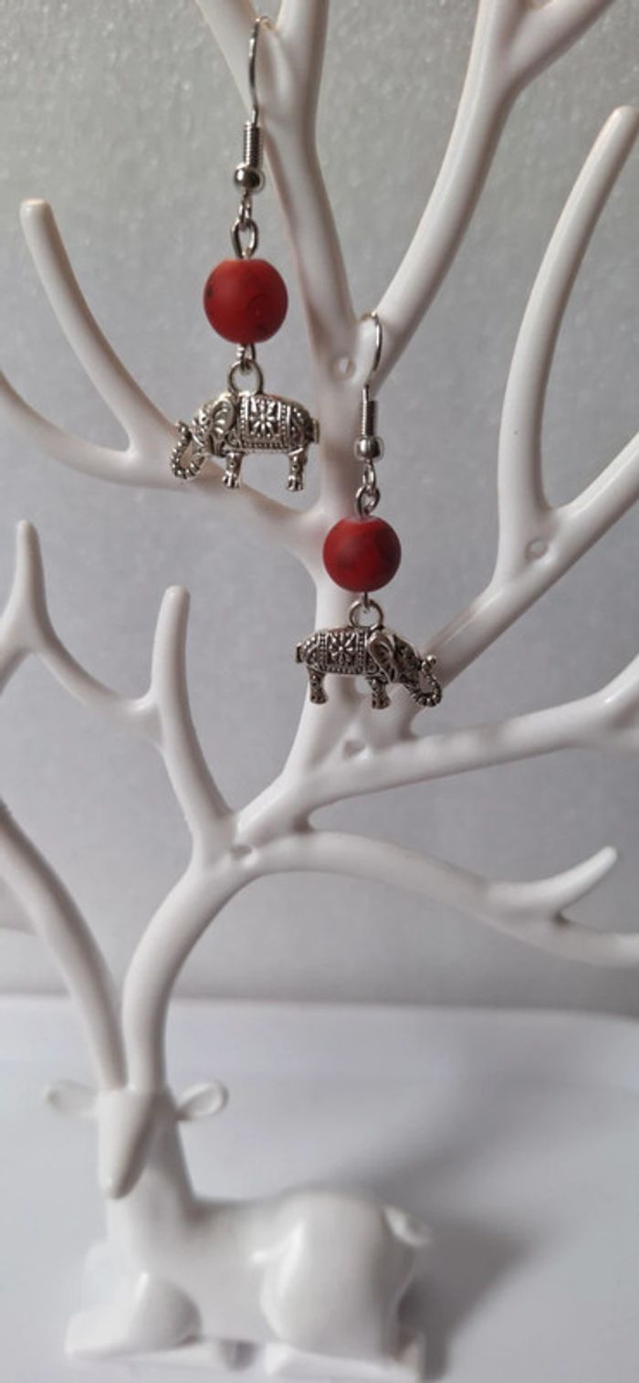 Boucles d'oreilles éléphant perle rouge - photo numéro 4