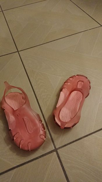 Chaussure de plage rose