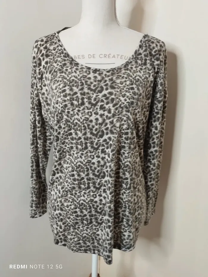 Jolie blouse Léopard taille M