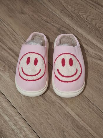 Pantoufles chaussons smiley femme fille rose