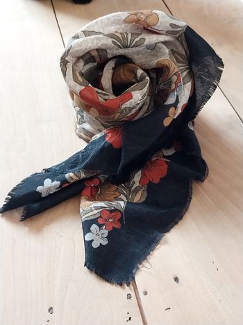 Foulard femme a fleurs Made Italie 100% Polysester