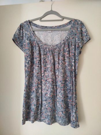 T-shirt en très bon état taille 38