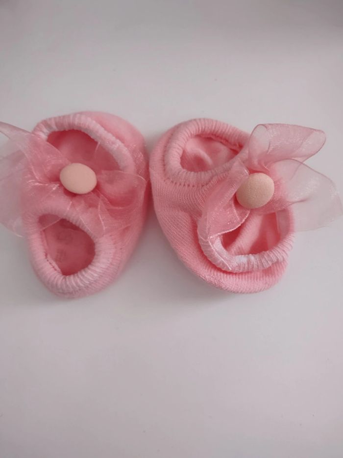 Chaussettes chaussons antidérapantes rose neuves - photo numéro 2