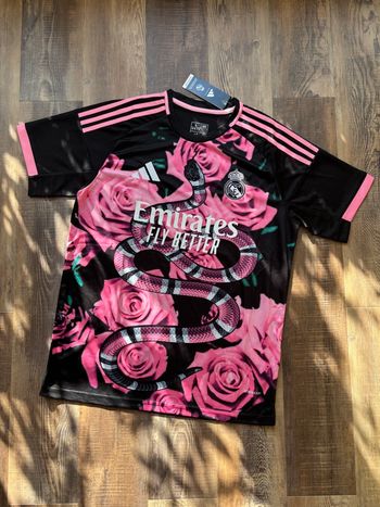 Maillot Real Madrid noir et rose 