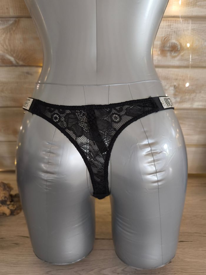 String Victoria's Secret