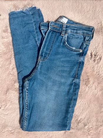 Jean bleu skinny taille 34 Bershka