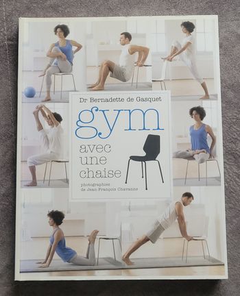Gym avec une chaise Bernadette De Gasquet