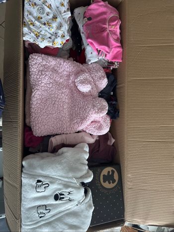 bébé fille 1 a 3 mois