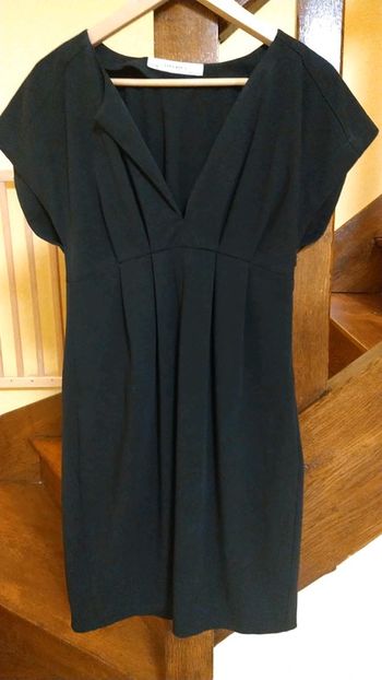 Robe noire taille 38 en très bon état marque zara