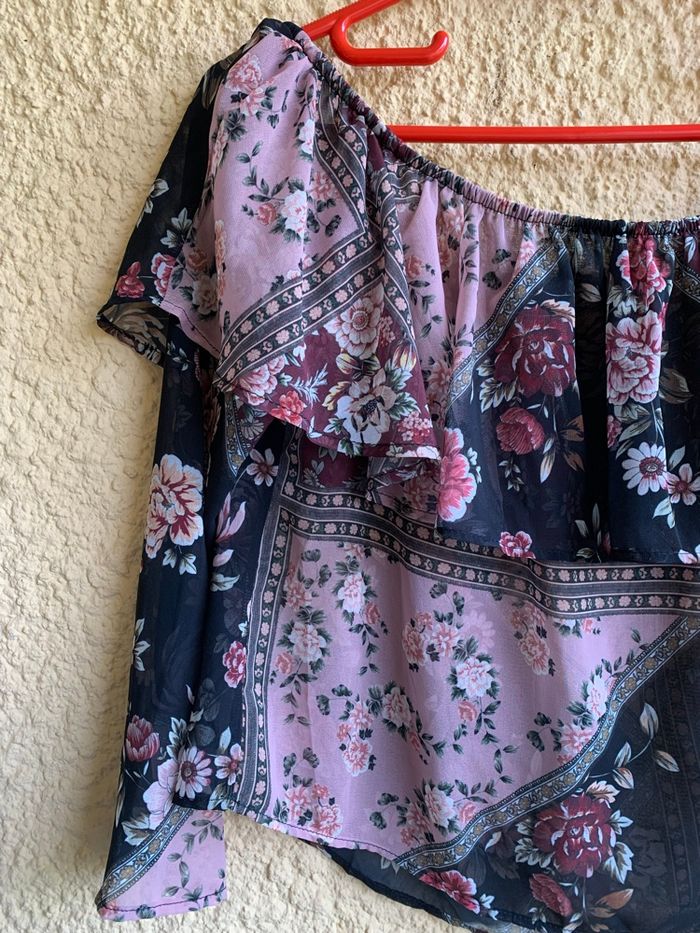 Top court à fleurs Stradivarius taille 38 - photo numéro 2