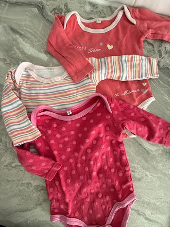 Lot 3 bodies fille 🌸 9 mois 