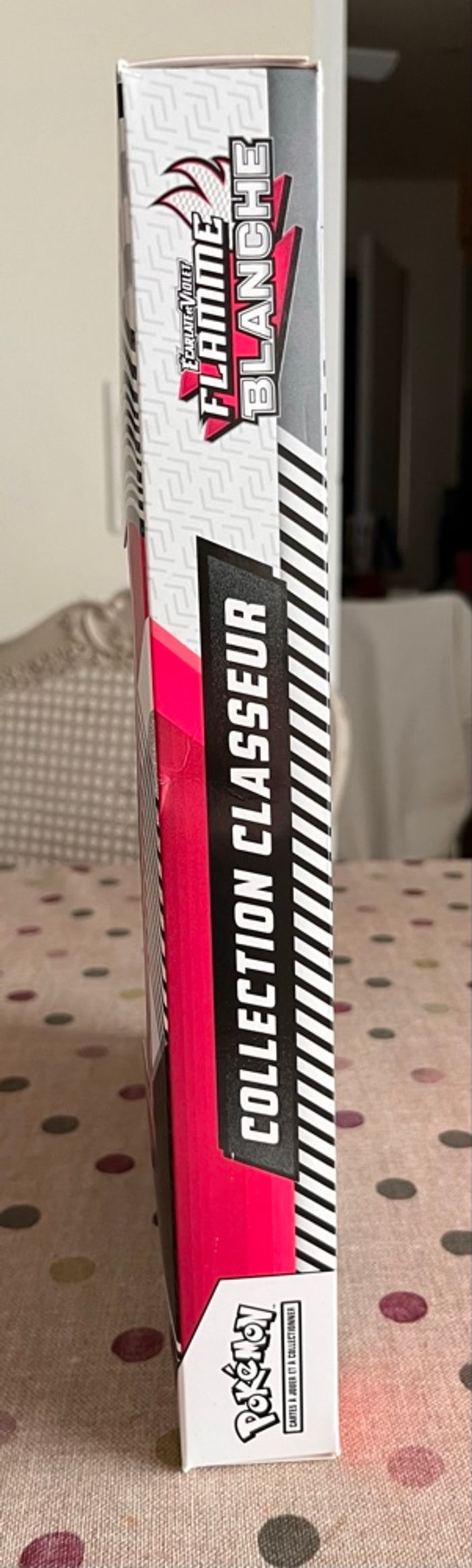 Coffret Collection Classeur Flamme Blanche EV 10.5 Pokémon - photo numéro 5