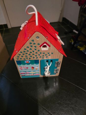 Maison en bois surprise