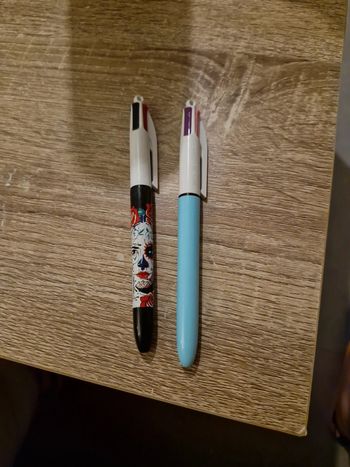 Lot deux 4 couleurs Bic