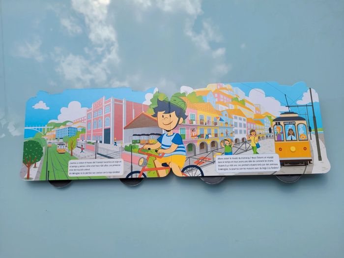 Guga à Porto 🇵🇹 Guga en la ciudad de Oporto, Édition Bilingue, en forme de Tramway 🚊 49 - photo numéro 6