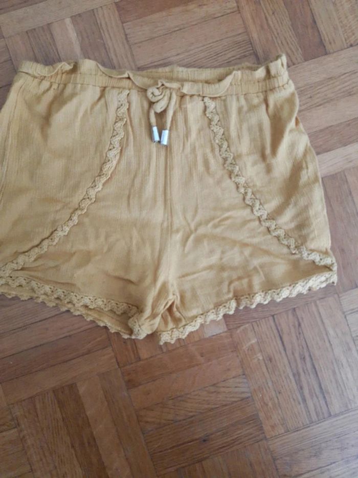 Short léger 9 / 10 ans moutarde primark neuf - photo numéro 2