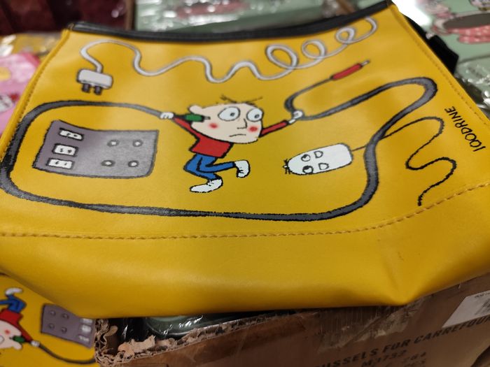 Pochette pour accessoires téléphone  neuve