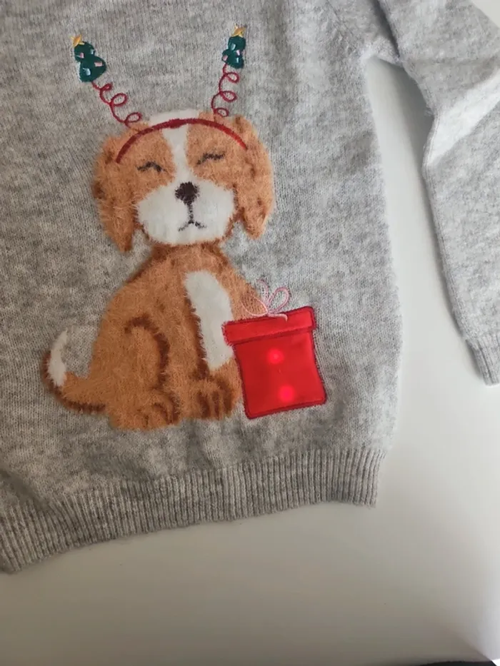 Pull lumineux et musical Primark - photo numéro 2