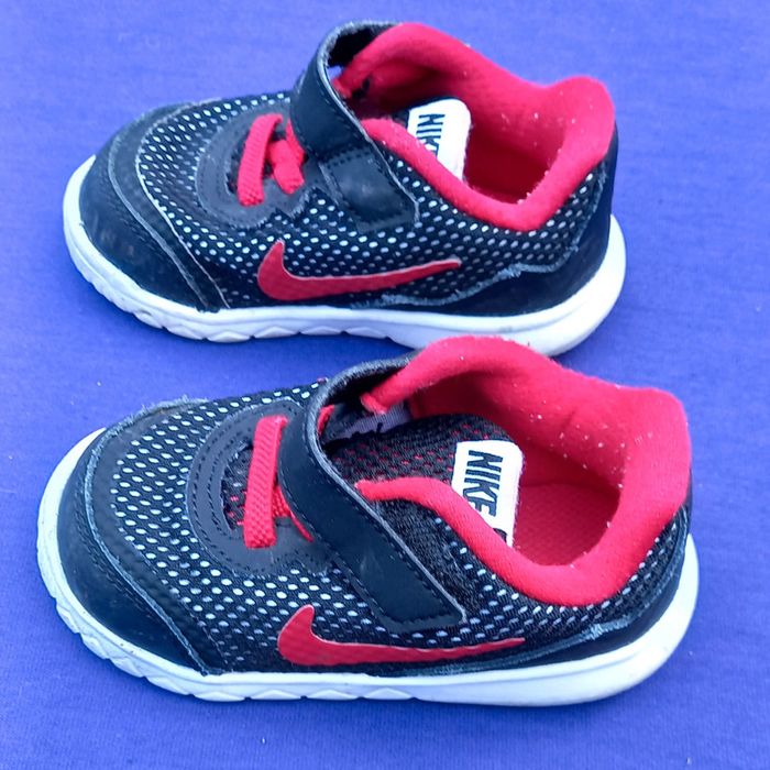 Baskets Nike - scratch- noir et rouge - Pointure : 21 - photo numéro 4