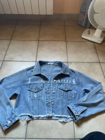 Chemise en jean effet destroy