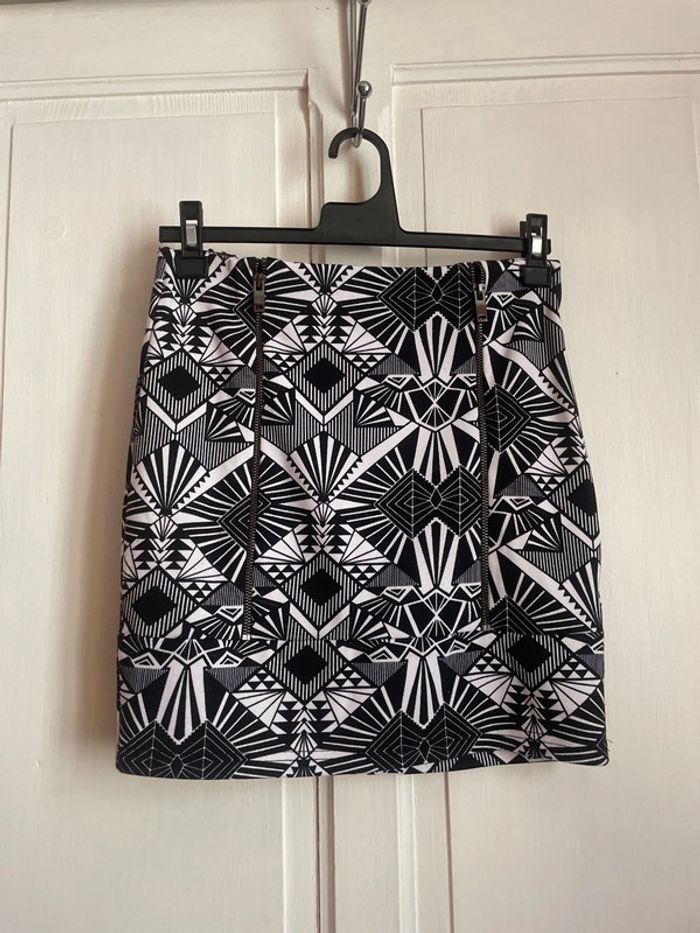 Minijupe femme motifs noir blanc atzèque élastique taille, TBE Jennyfer, taille M