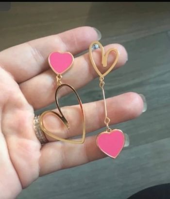 Boucles d’oreilles pendantes NEUVES pour femme en forme de cœur 💖 couleurs fuchsia et doré