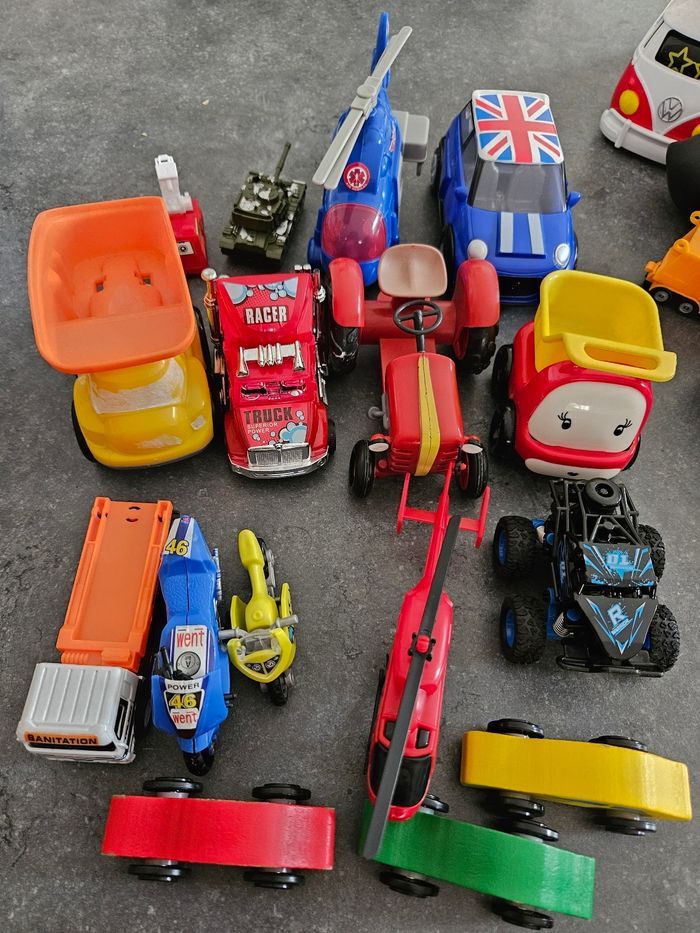 Lot jouets - photo numéro 1