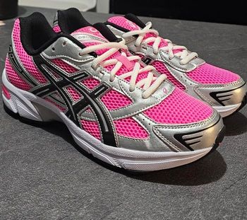 Asics 1130 rose et métallique