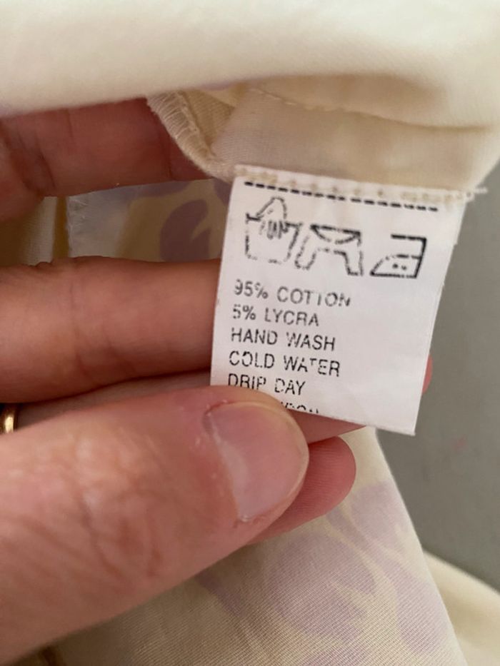 Robe courte style hawaïen crème avec fleurs violettes MWR taille 38 - photo numéro 16