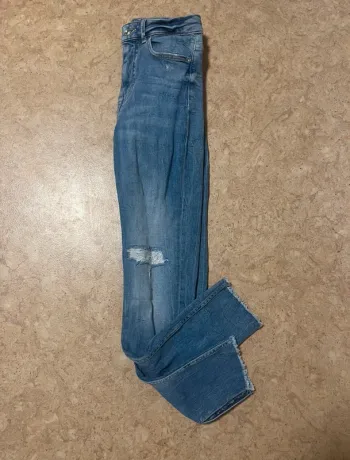 Très beau pantalon jean à trou pour femme