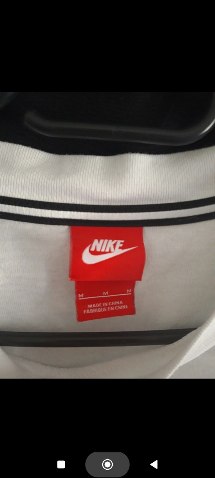 Tee shirt Nike parfait état - photo numéro 3