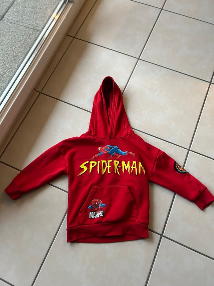 Pull capuche Spiderman 3/4 ans