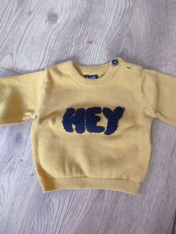 Pull jaune 1mois