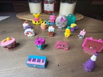 Lot 16 shopkins