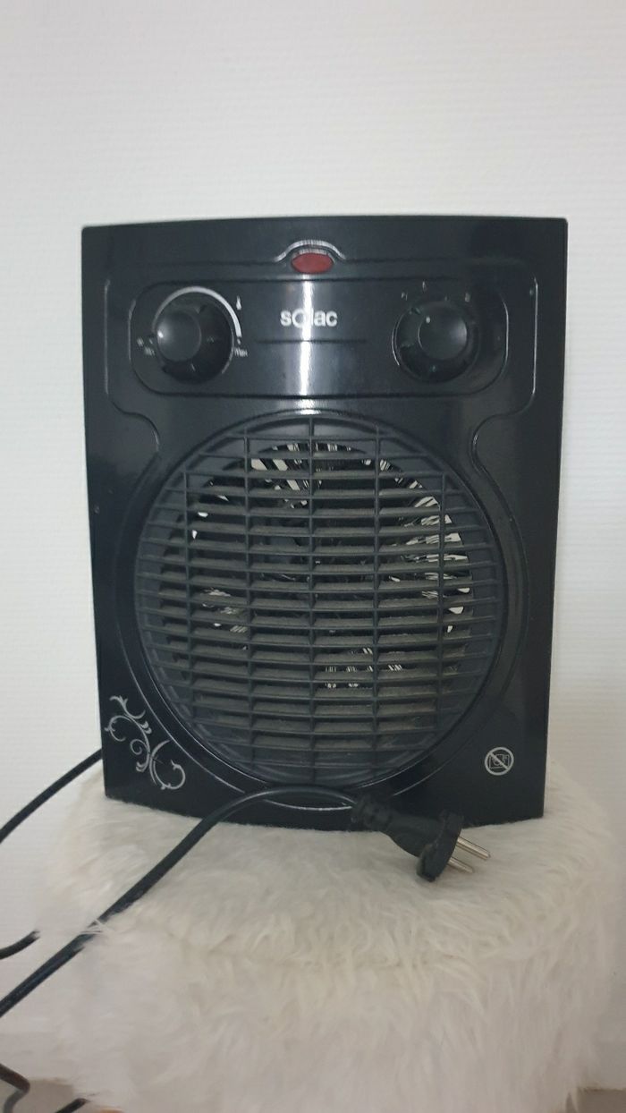 Radiateur électrique chauffage d appoint soufflant pour pièces ou à reparer