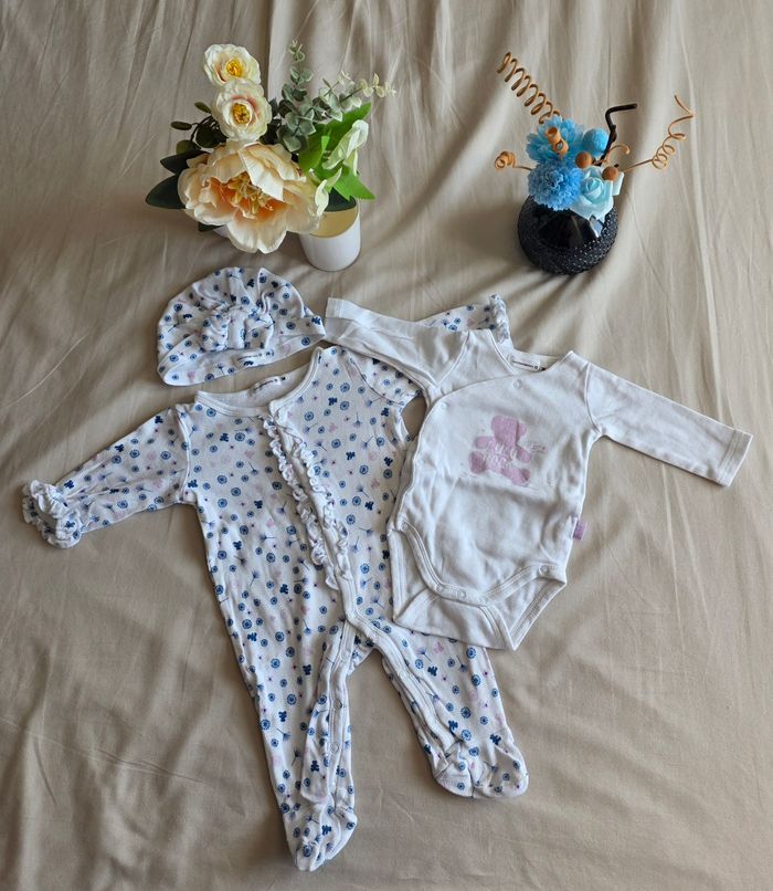 LuluCastagnette Lot Pyjama Bonnet Body Coton Blanc Violet Très bon état 3 mois