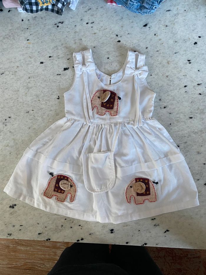 Jolie robe blanche brodée éléphant 1an