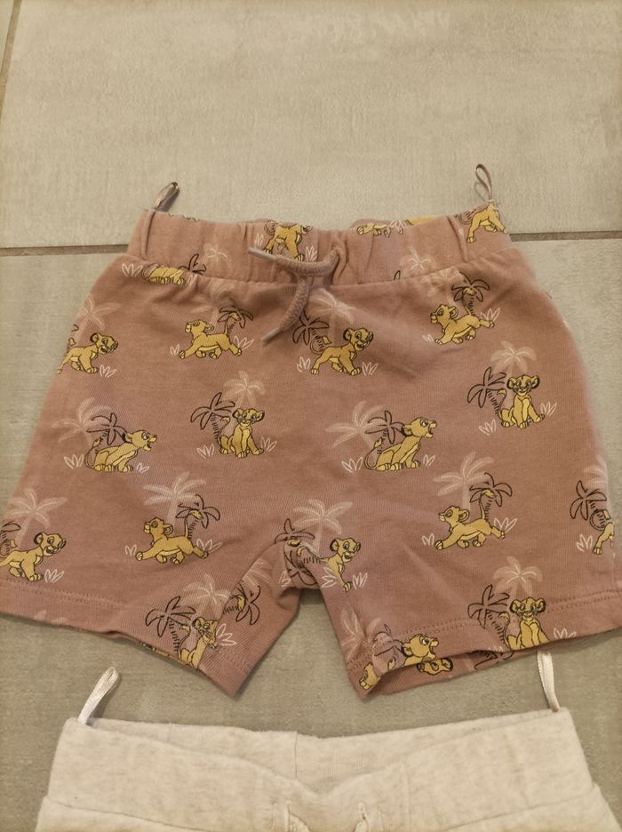 Shorts Le Roi Lion 18-24 mois neufs - photo numéro 3