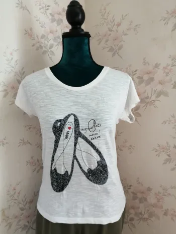 Tee-shirt blanc avec ballerines à paillettes / school rag / (S)