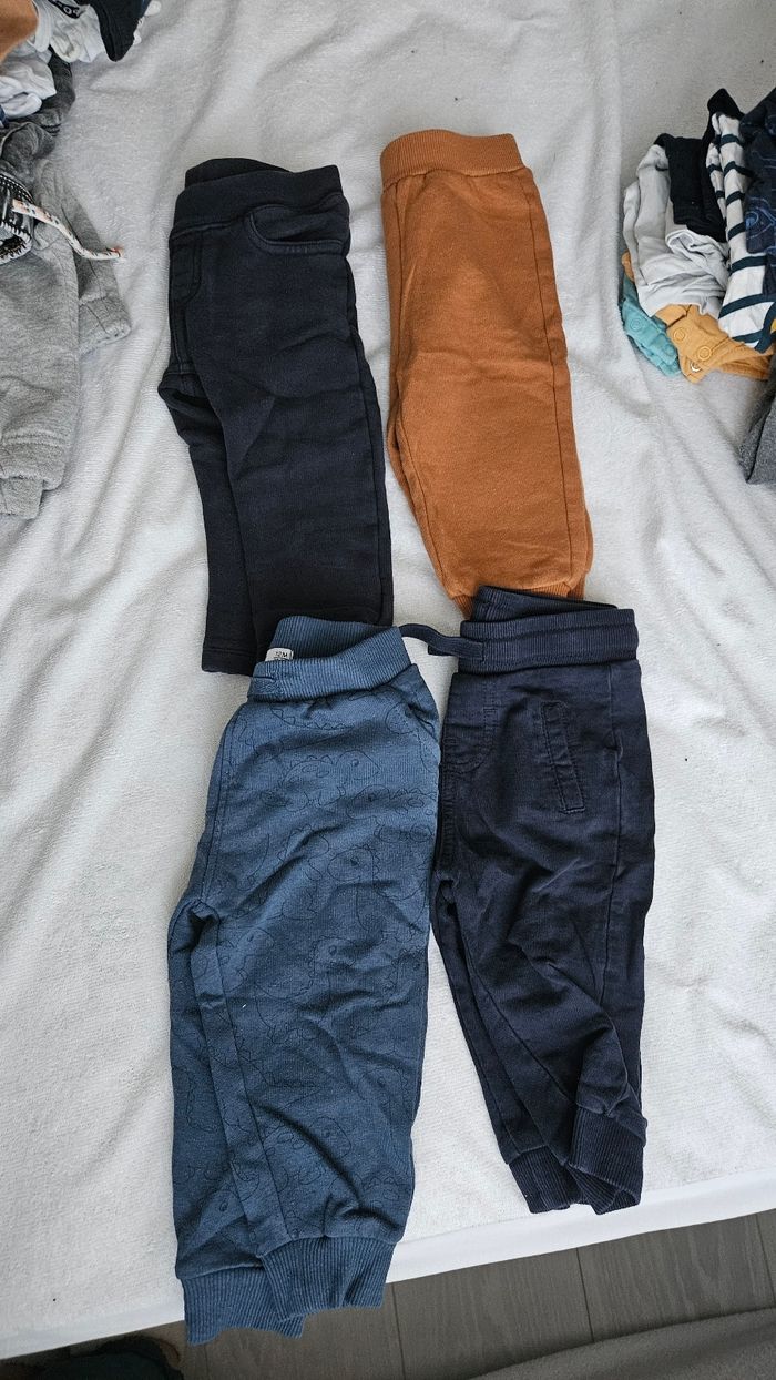 Lot pantalon jogging garçon