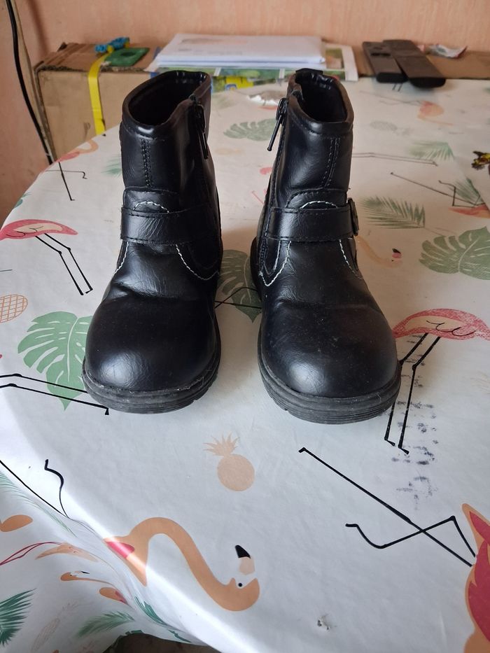 Une paire de bottines pour garçon taille 24 - photo numéro 2