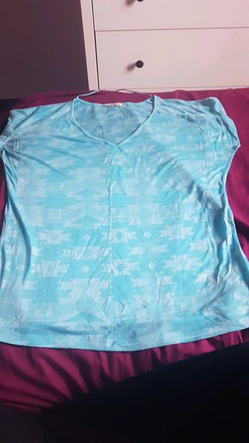 Tee shirt bleu ciel taille L