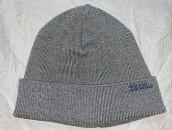 bonnet Hugo Boss taille unique enfant (3-5 ans environ)