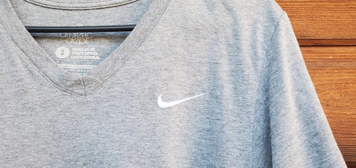 T shirt Nike gris - photo numéro 3
