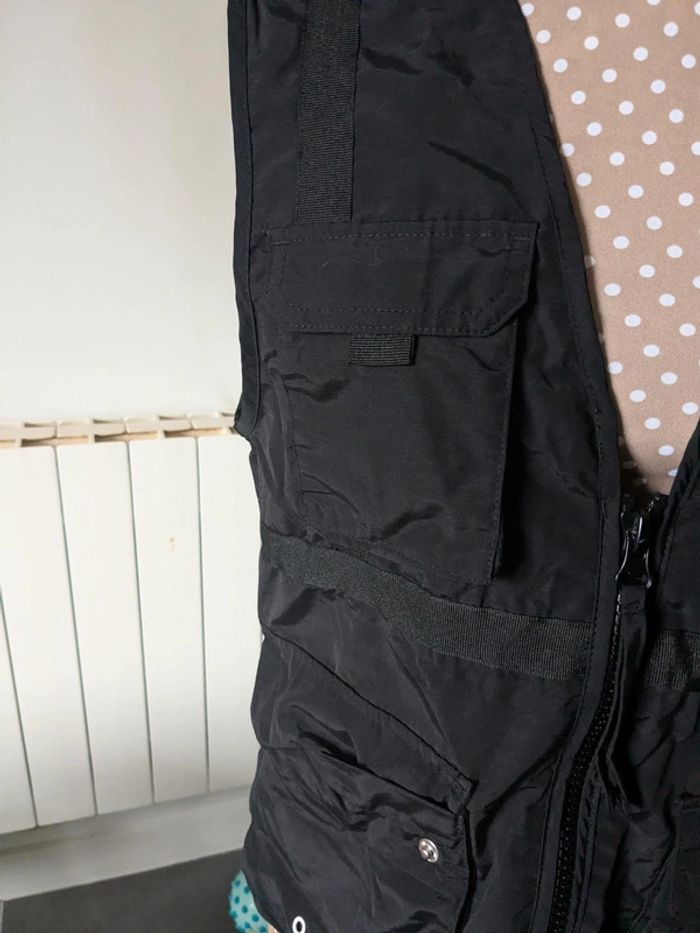 Veste sans manches urban outfitters noire taille S très originale - photo numéro 2