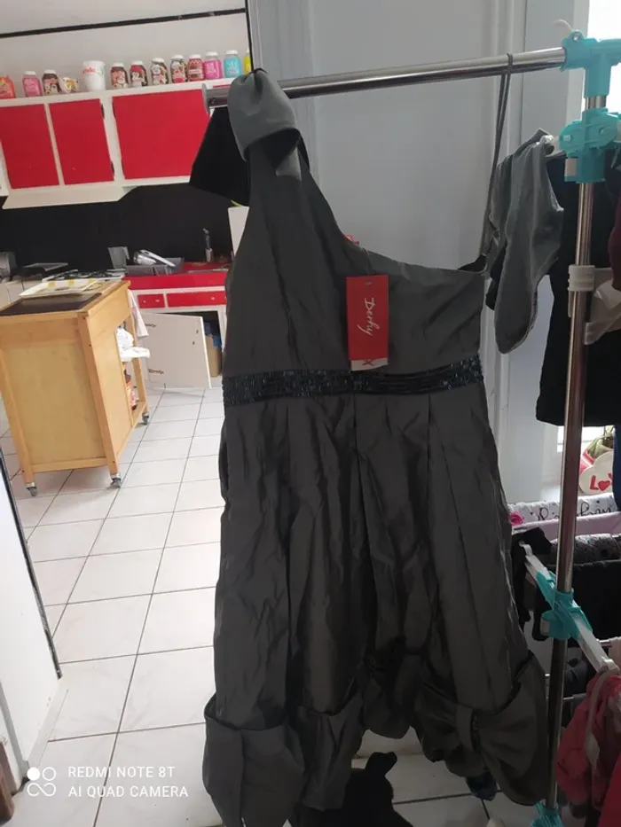 Robe de soirée neuve - photo numéro 2