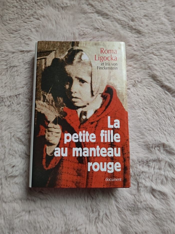 La petite fille au manteau rouge