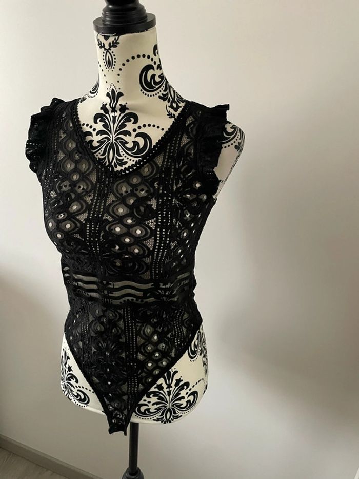 Body sans manches à volant noir en dentelle sexy whoo taille S/M - photo numéro 3