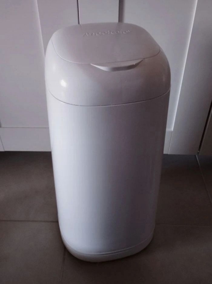 Lot 5 Accessoires Bébé Verts Grenouille Bavoir Assiette Poubelle À Couches Angelcare